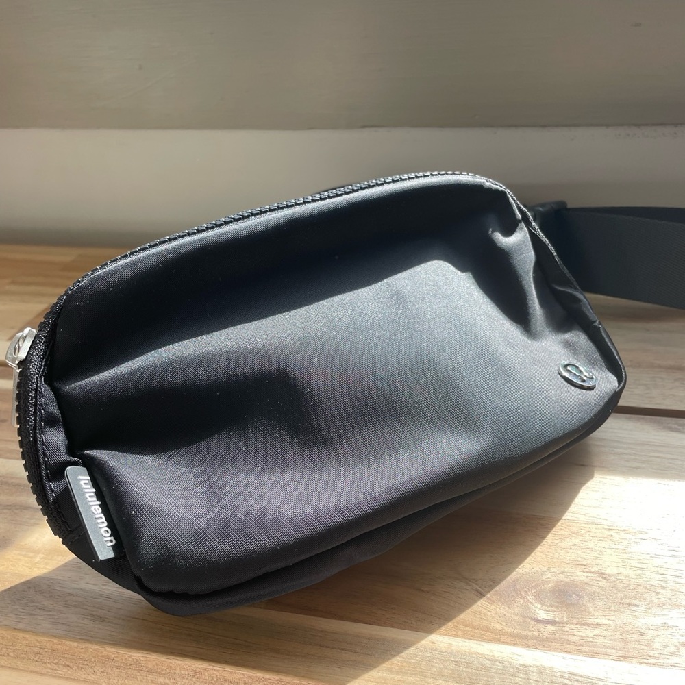 Lululemon fanny bag